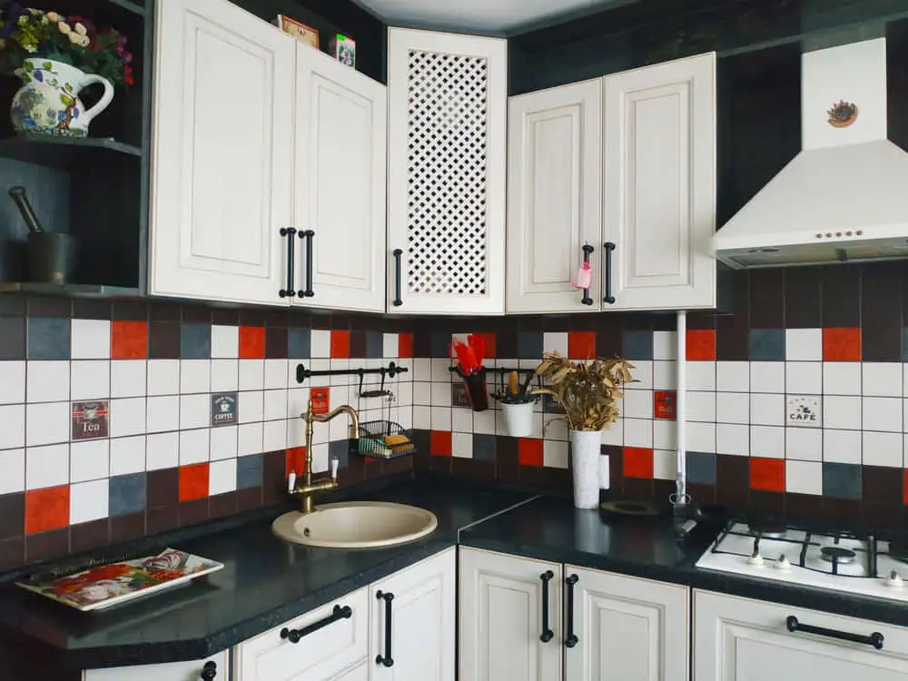 Black and White Mood tiny house kitchen ideas