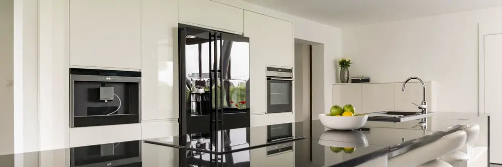 Glossy Black Quartz kitchen countertop design ideas