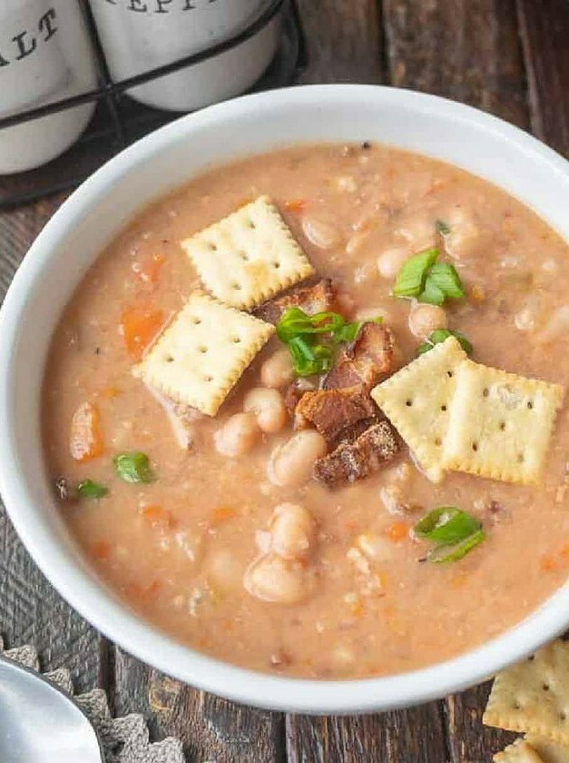 Slow Cooker Bean and Bacon Soup