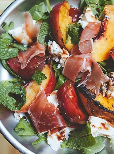 Caprese Salad with Grilled Peaches
