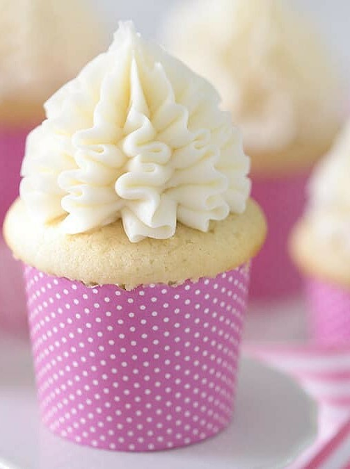 Moist Vanilla Cupcakes