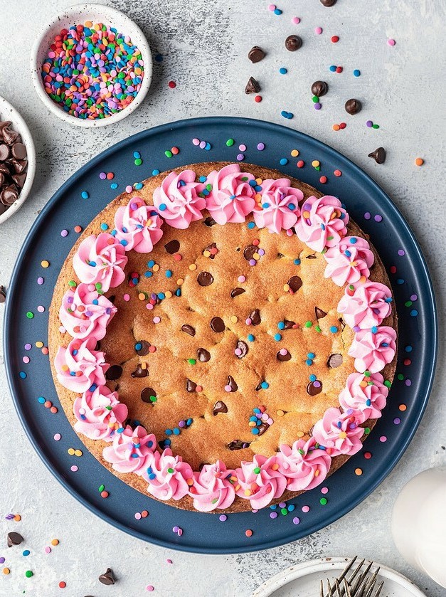 Easy Chocolate Chip Cookie Cake