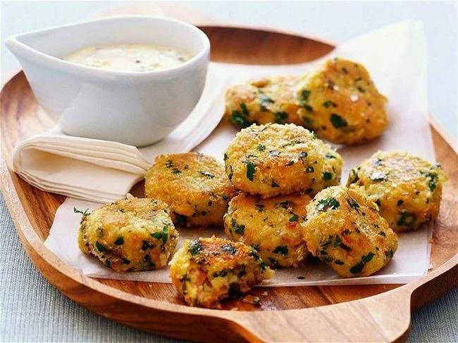 Alaskan Salmon Cakes with Remoulade Sauce