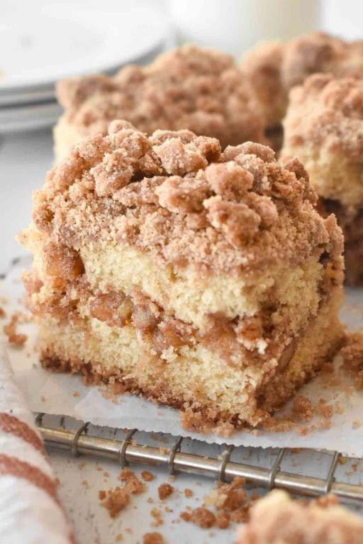 Apple Cinnamon Streusel Cake