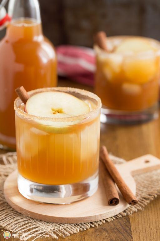 Apple Cinnamon Whiskey Punch