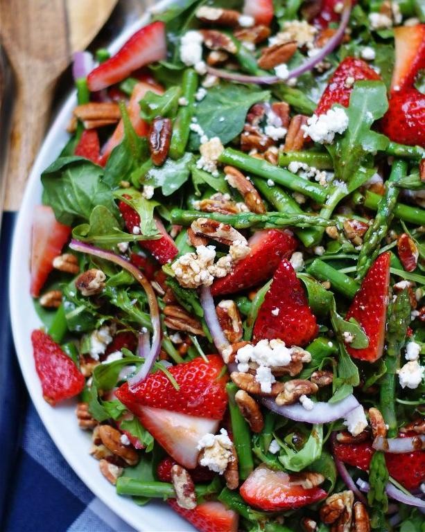 Asparagus and Strawberry Salad with Balsamic Glaze