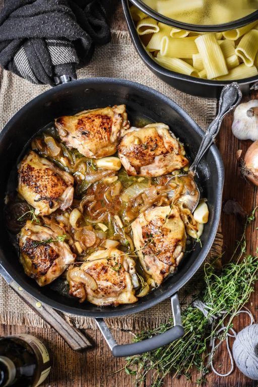 Braised Hearty Chicken Thighs with Garlic