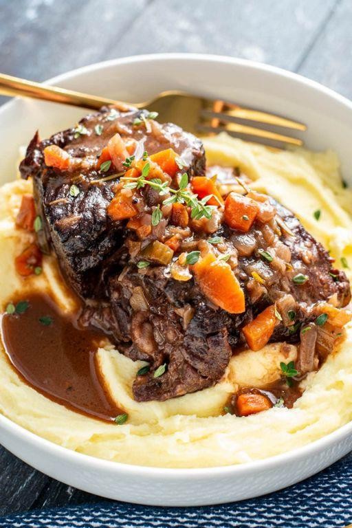 Braised Short Ribs with Mashed Potatoes