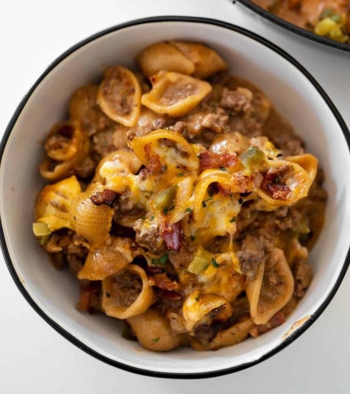 Cheesy Bacon Beef Pasta