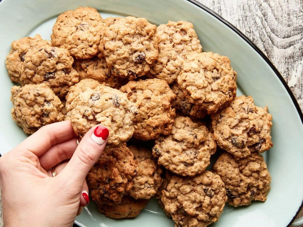 Chewy Quaker Oats Oatmeal Raisin Cookies