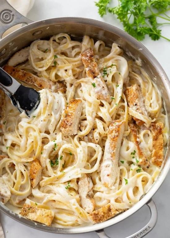 Chicken Alfredo Pasta with Cubed Chicken