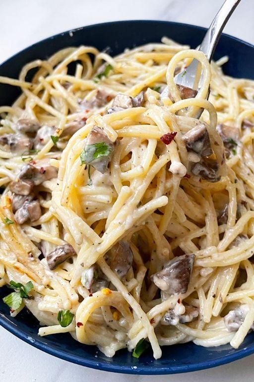 Chicken and Mushrooms with Alfredo Sauce Crock Pot Dish