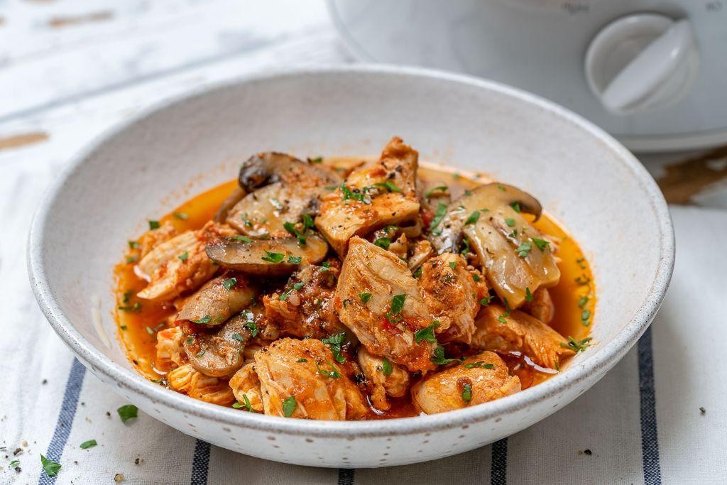 Chicken and Mushrooms with Peppers and Onions Crock Pot Recipe