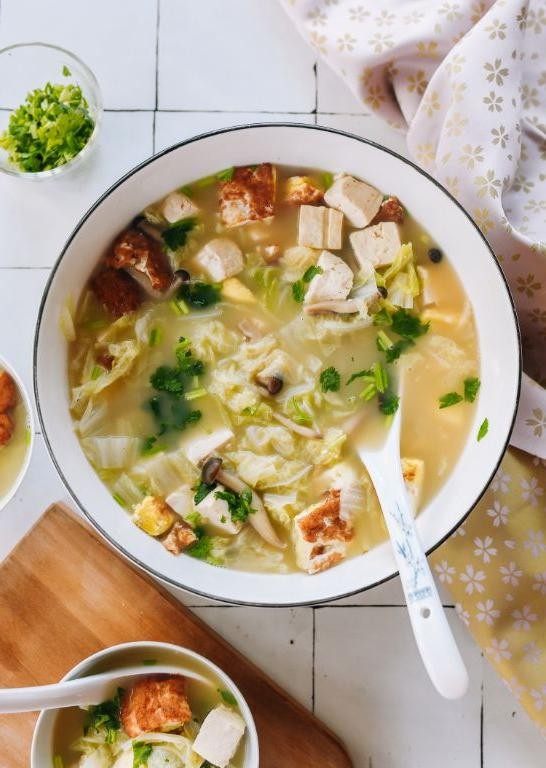Chinese Cabbage and Tofu Soup