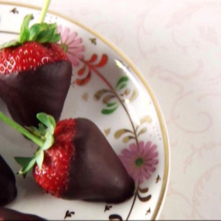 Chocolate Covered Strawberries with Chili Powder