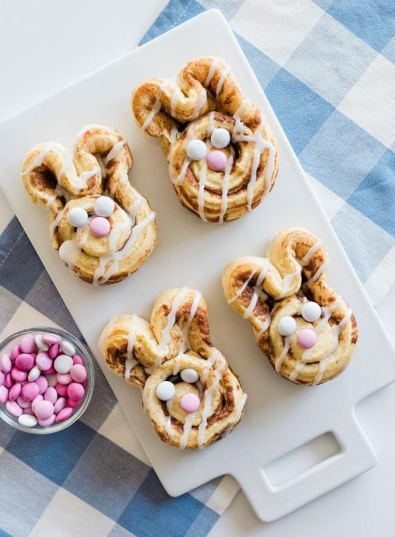 Cinnamon Roll Easter Cookies