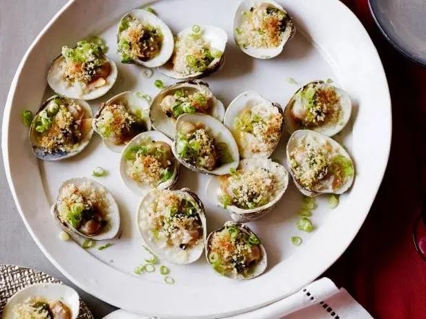 Clams Casino with Herbed Breadcrumbs