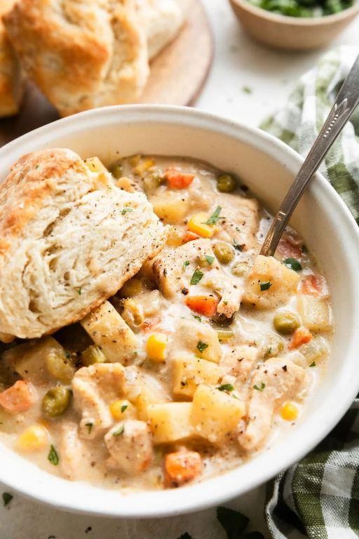 Classic Crockpot Chicken Pot Pie Soup