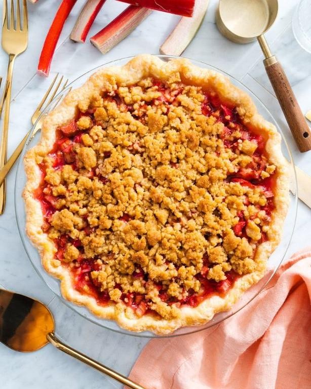 Classic Rhubarb Pie