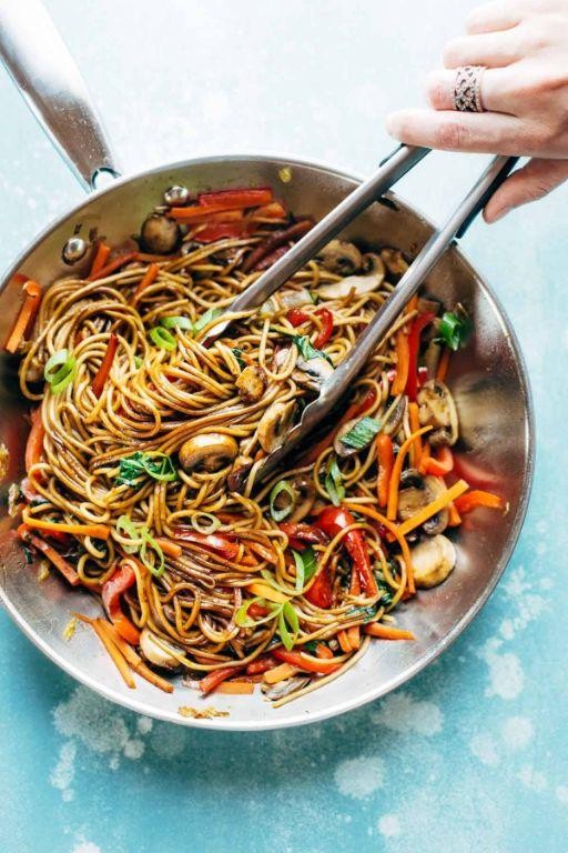 Classic Vegetable Lo Mein with Soy Sauce