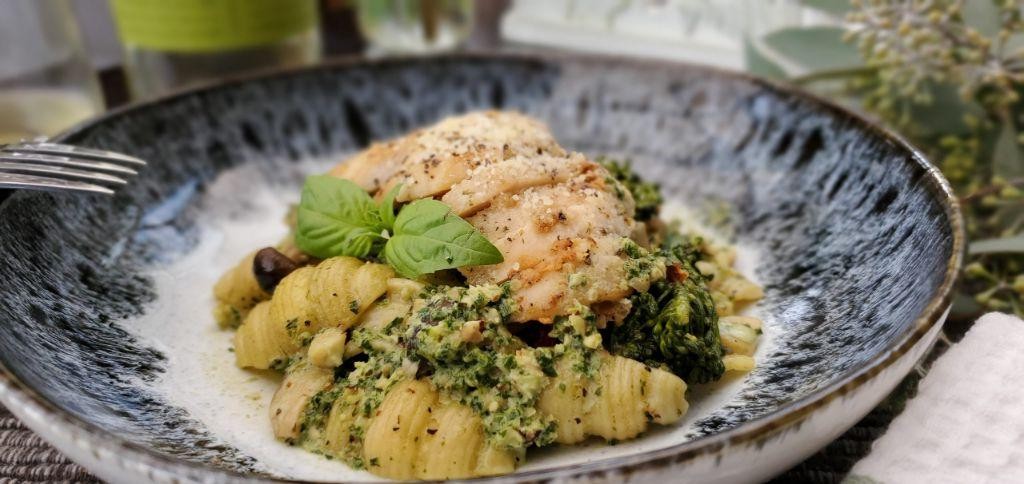 Conchiglie with Peas, Chicken, and Pesto