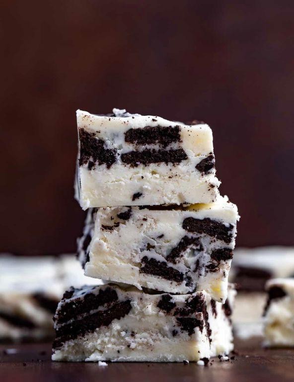 Cookies and Cream Christmas Fudge