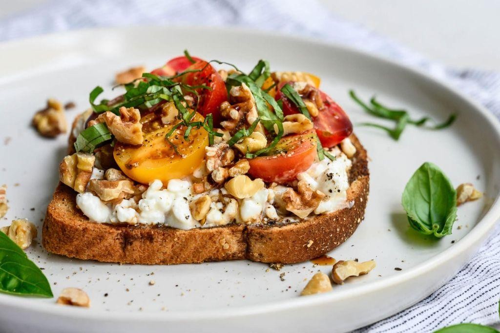 Cottage Cheese and Walnut Salad