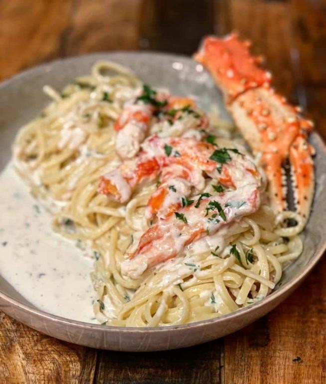 Crab Legs in Creamy Alfredo Sauce