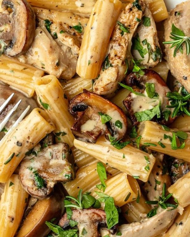 Creamy Garlic Chicken and Mushroom Pasta