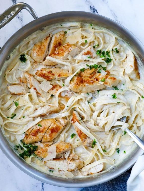 Creamy Hearty Chicken Alfredo Pasta