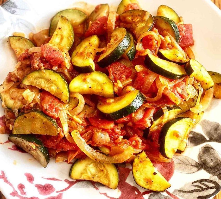 Diced Tomatoes and Zucchini Stir Fry
