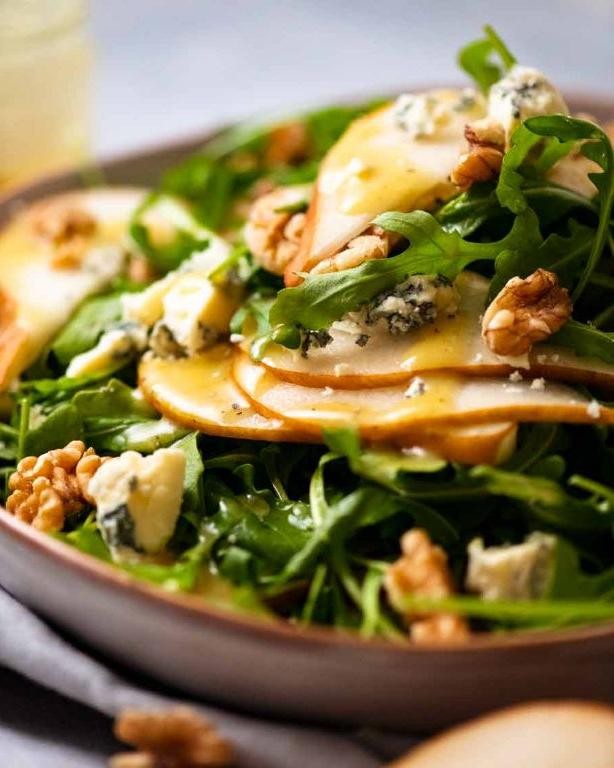 Fresh Pear and Blue Cheese Salad