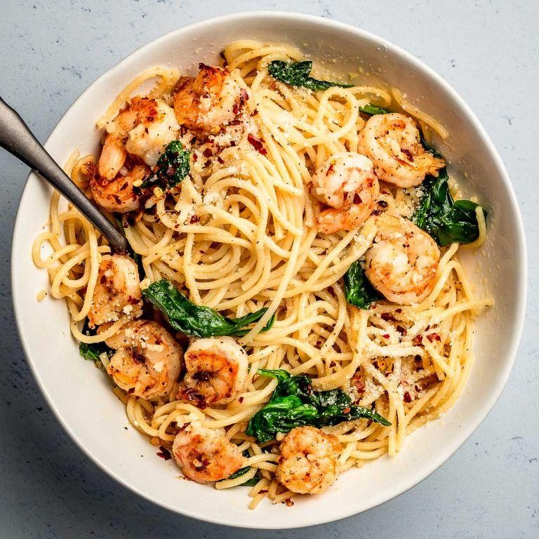 Garlic Butter Seafood Mix Pasta