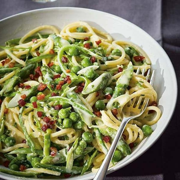 Green Spaghetti Carbonara with Peas