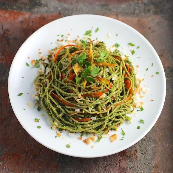 Green Spaghetti with Edamame and Sesame Seeds
