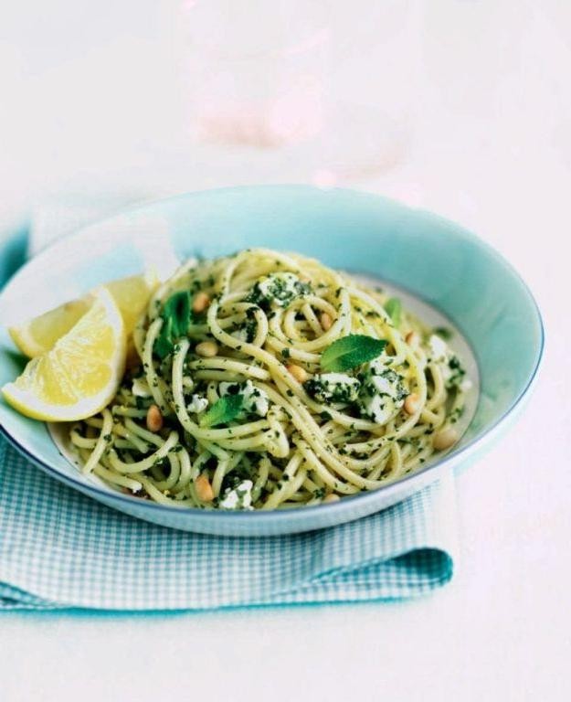 Green Spaghetti with Mint and Feta Cheese