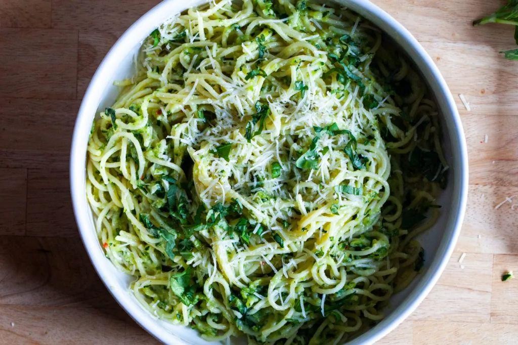Green Spaghetti with Zucchini and Parmesan