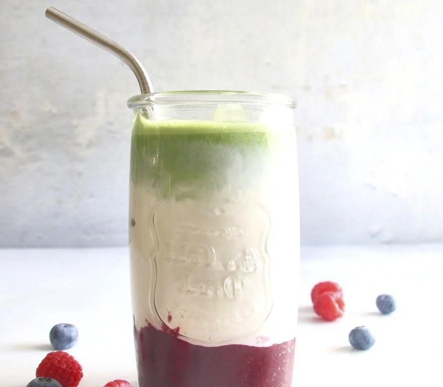Green Tea Matcha Berry Smoothie