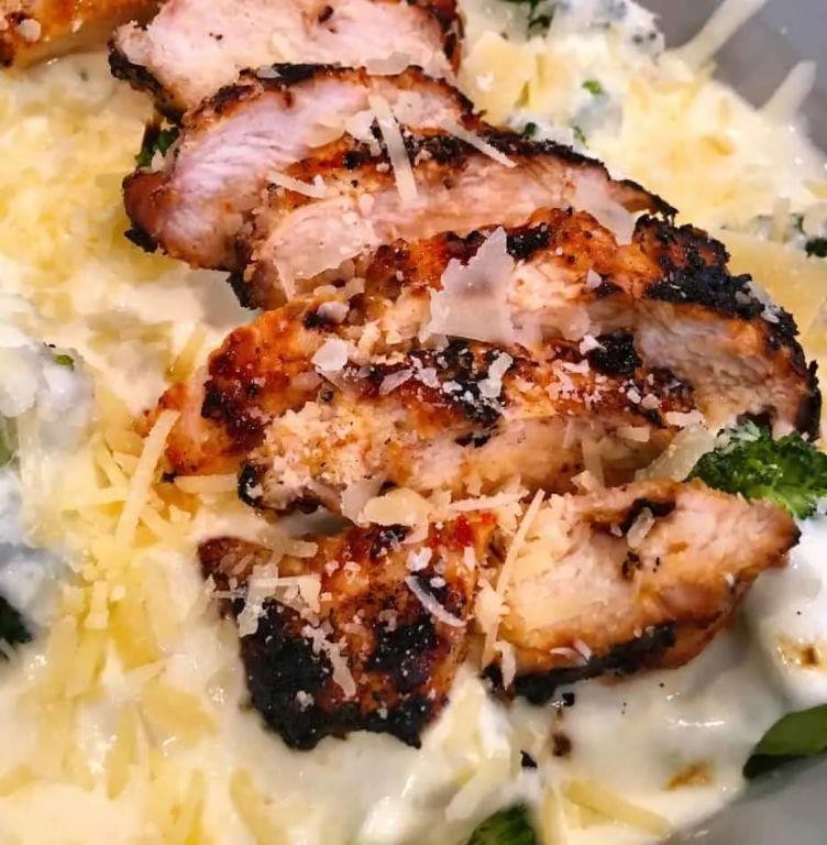 Grilled Chicken Strip and Broccoli Alfredo