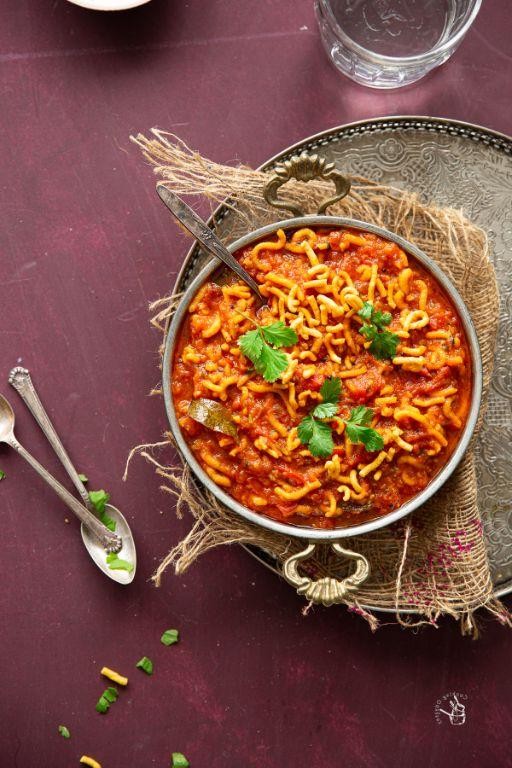 Gujarati Sev Tameta Nu Shaak