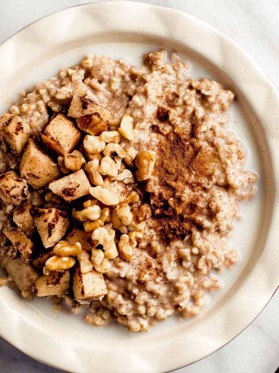 Healthy Crock Pot Apple Cinnamon Oatmeal