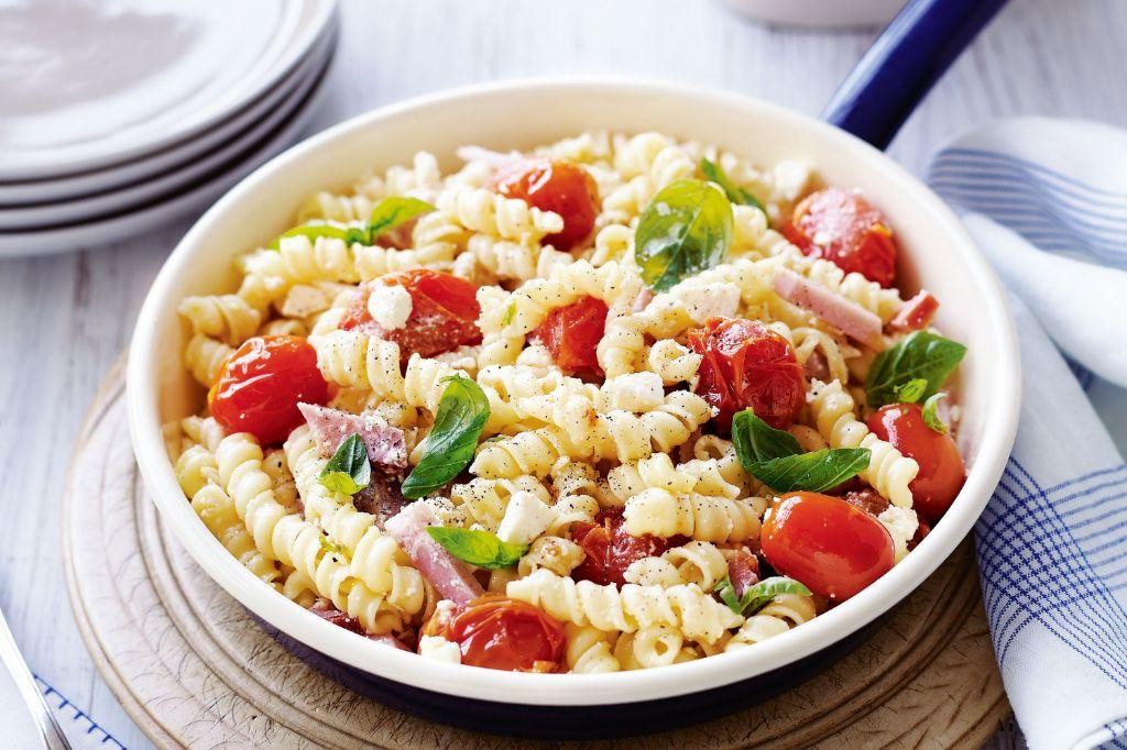 Healthy Ham and Tomato Pasta Salad