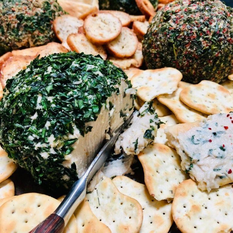 Herbed Cashew Cheese Ball