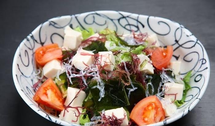 Japanese Style Wakame Seaweed Salad with Tofu