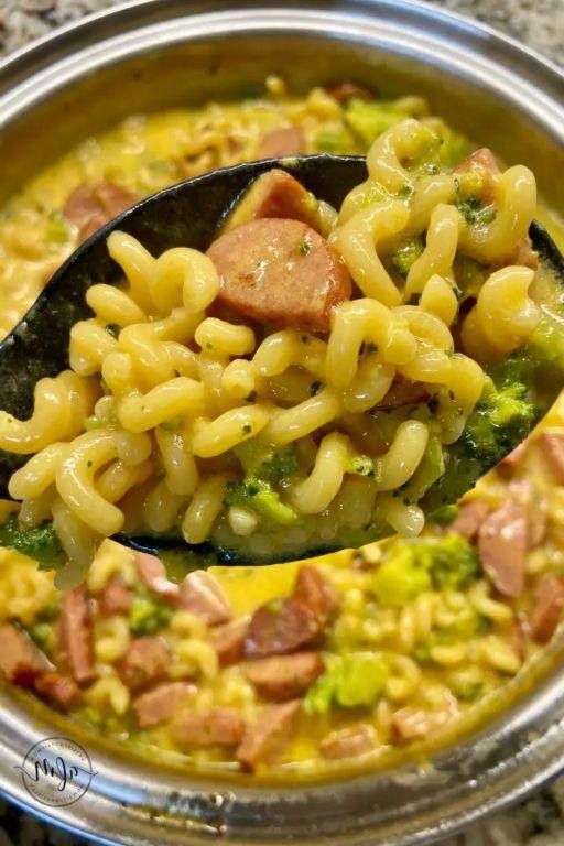 Knorr Cheddar Broccoli Pasta with Spinach