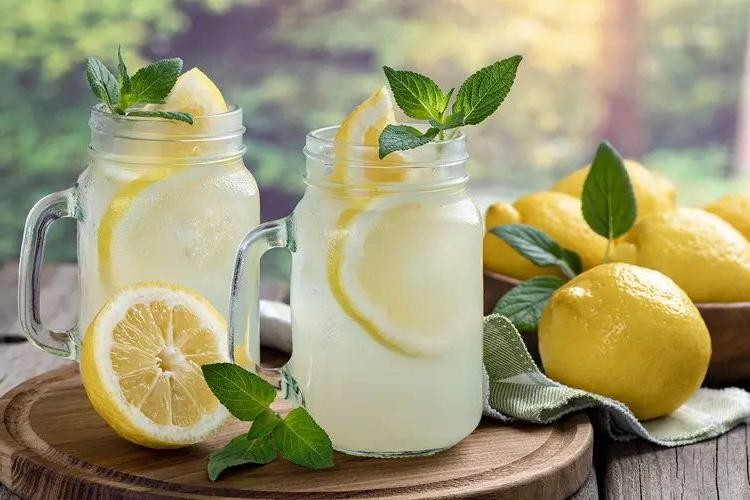 Lemon Cayenne Pepper Detox Drink