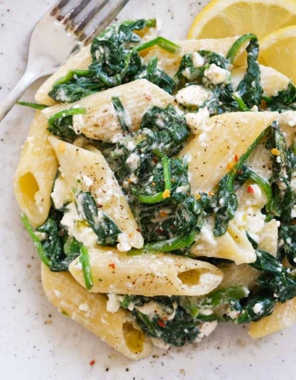 Macaroni with Spinach and Feta