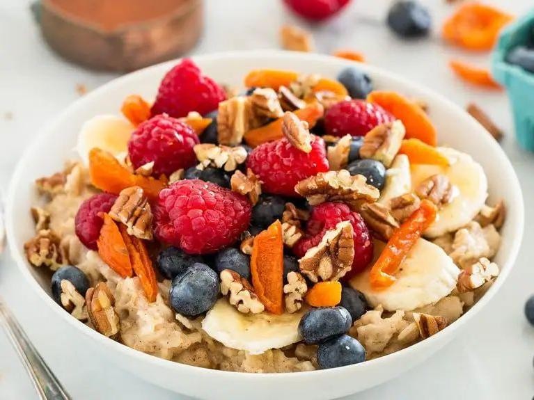 Oatmeal with Fresh Fruits