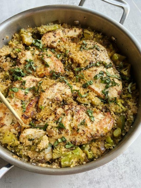 One-Pot Chicken and Quinoa with Vegetables