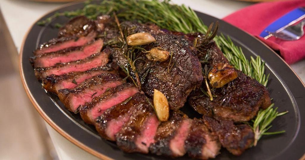 Pan-Seared Sirloin Tip Steak with Red Wine Sauce